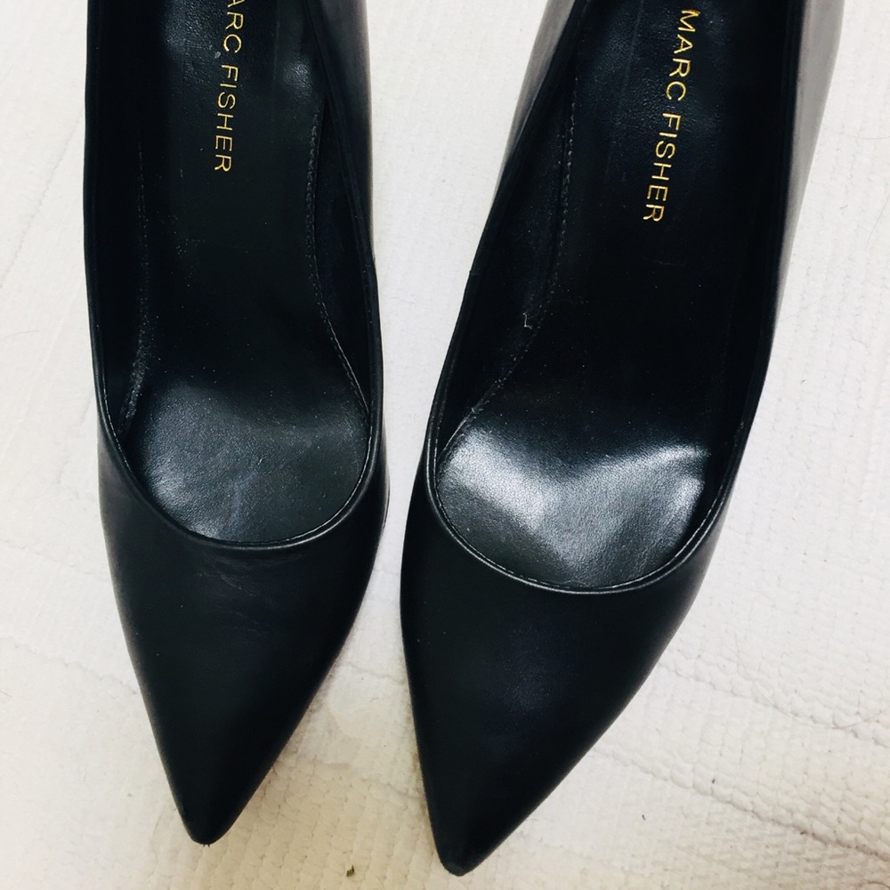 Black Pointed Marc Fisher Pumps - size 6